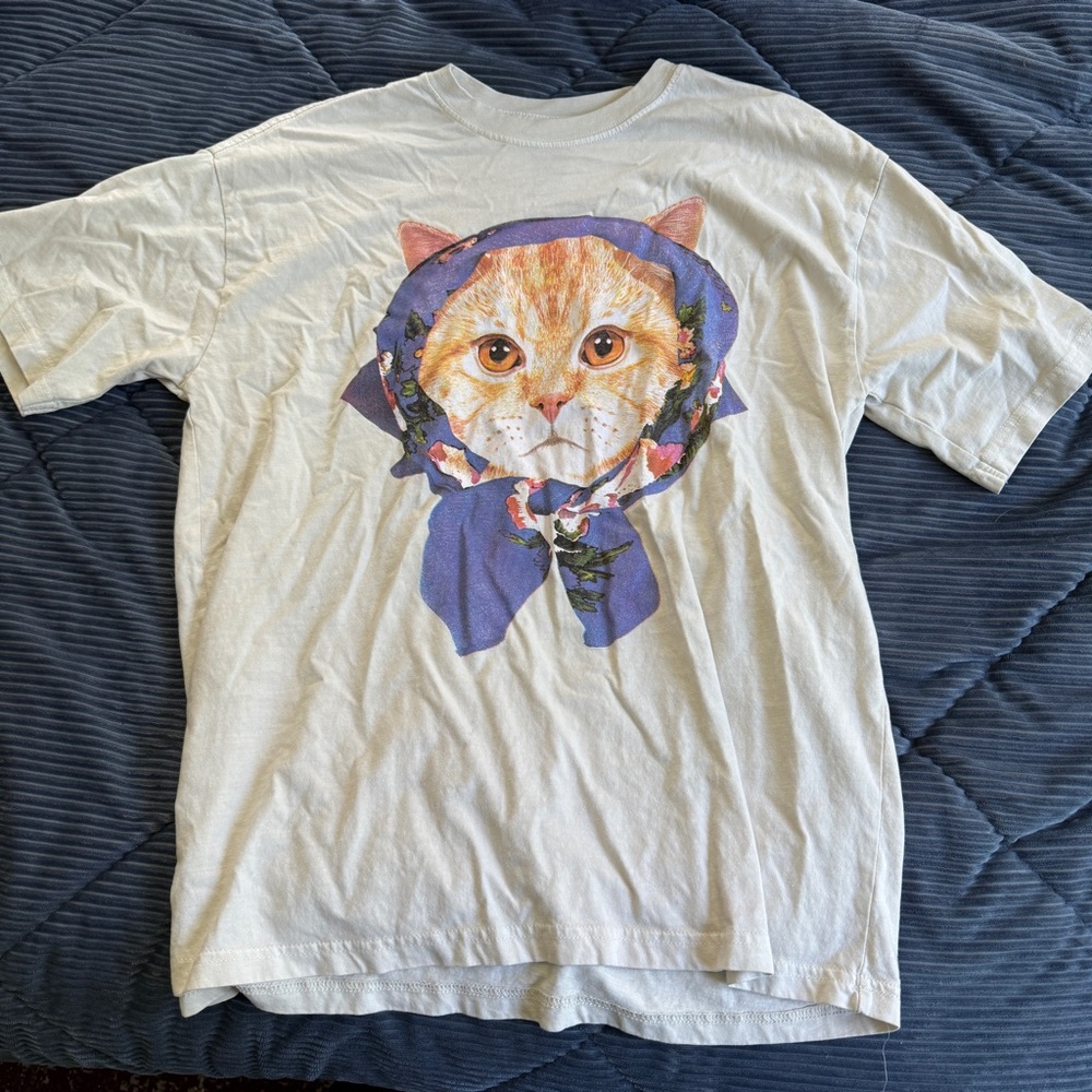 Head Scarf Cat Tshirt